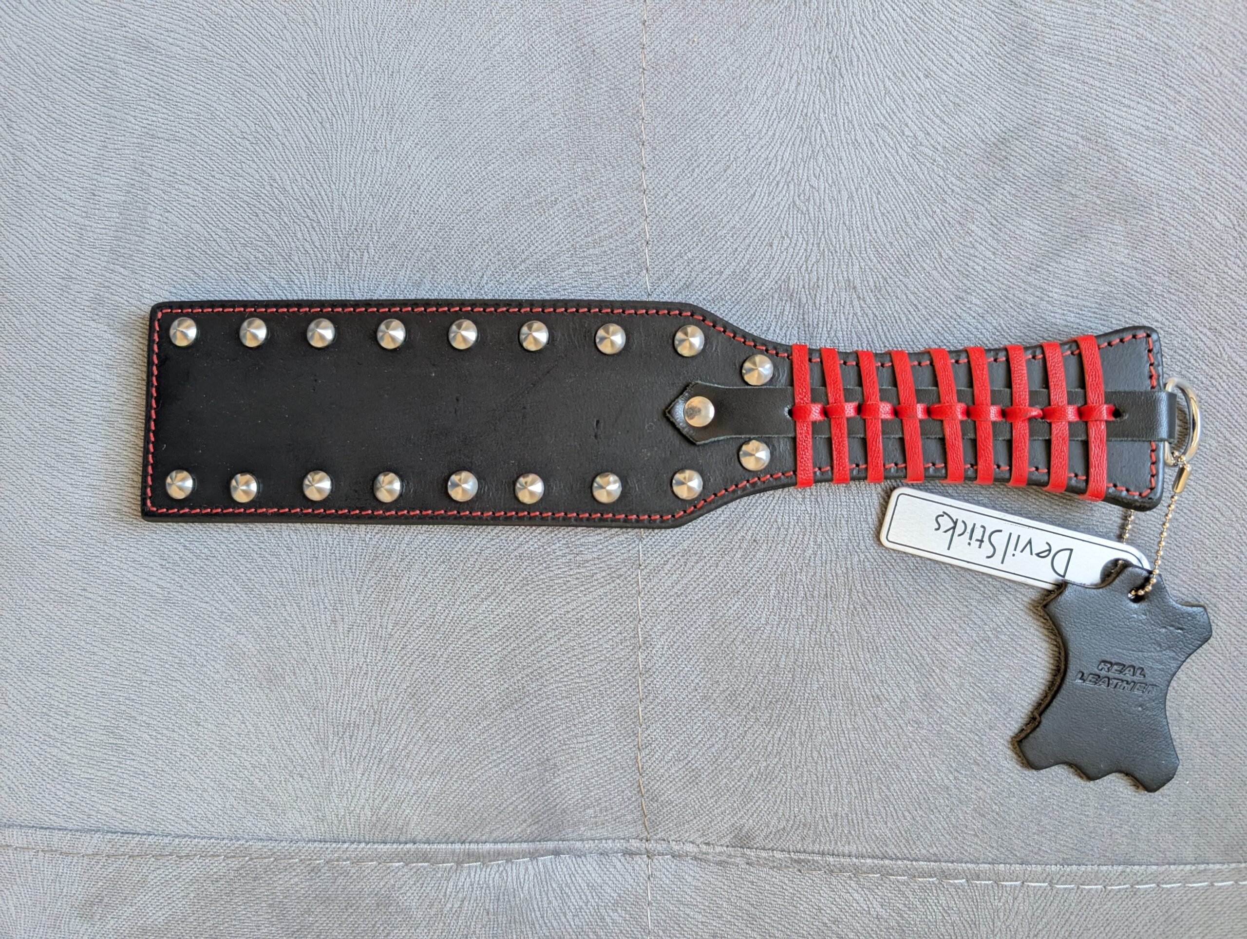 Magazine 9 Paddle sculacciatore pesante vera pelle con borchie Devil bondage BDSM fetish