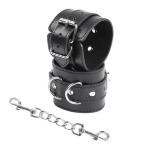 Manette BDSM LateToBed 3 D-ring nere regolabili catena removibile polsi unisex - ErosDom Sexy Shop Manette BDSM LateToBed 3 D-ring nere regolabili catena removibile polsi unisex - ErosDom Sexy Shop
